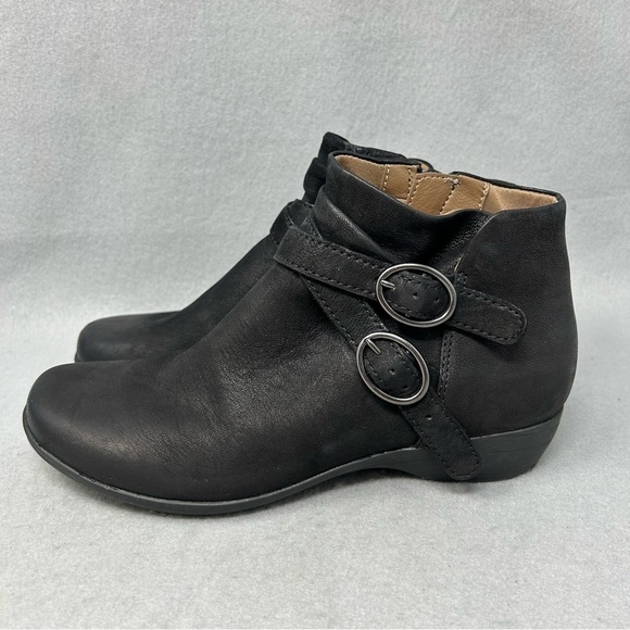 Dansko Boots Womens Size 38 7.5-8 Black Faithe Buckle Detail Ankle Bootie Casual - Picture 4 of 13